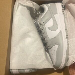 8.5 W white/Grey Nike Dunks Never Worn